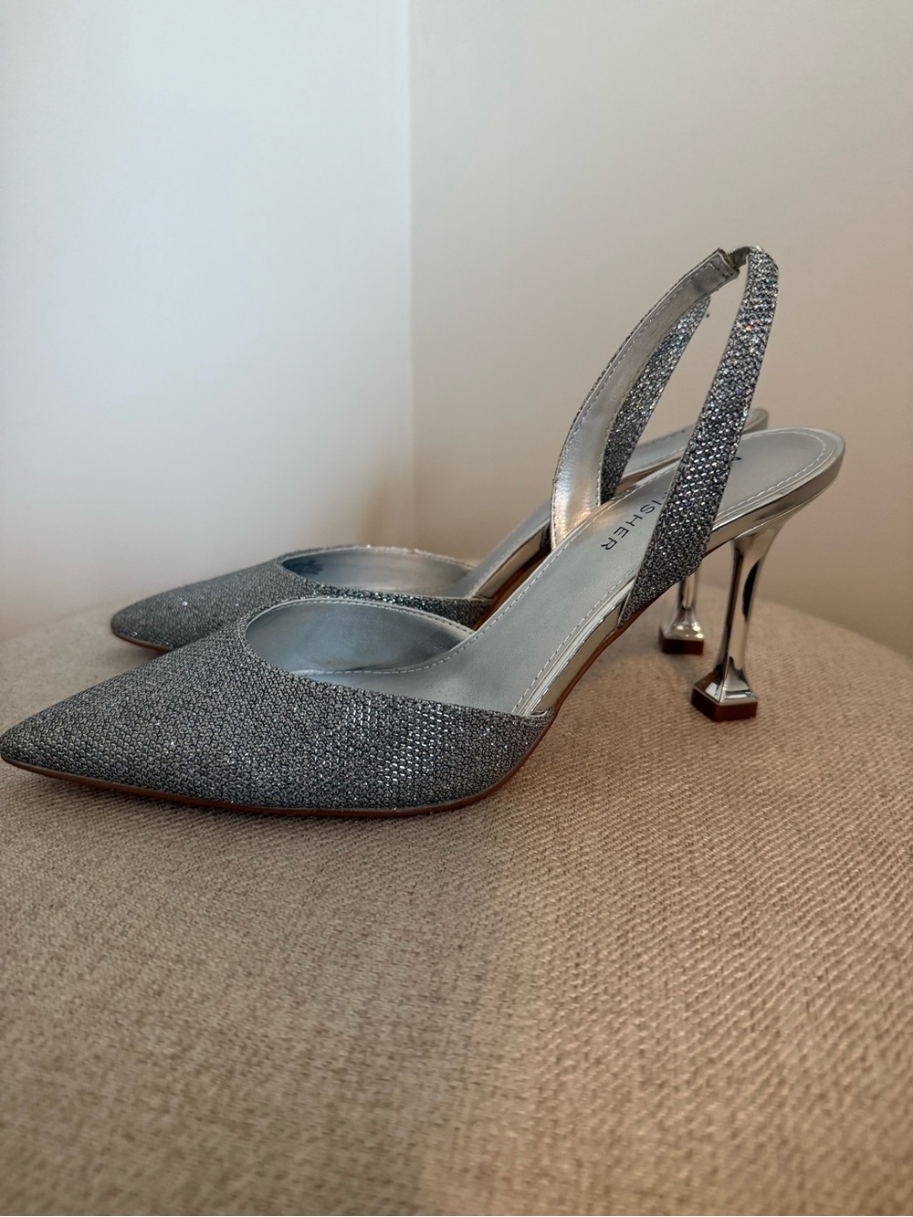 Marc Fisher Silver Glitter Slingback Pointed Pumps - Picture 2 of 9